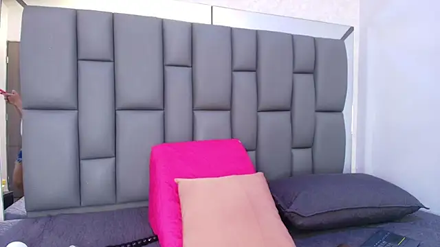 melany roberts  online show from 04-11-26, 03:11