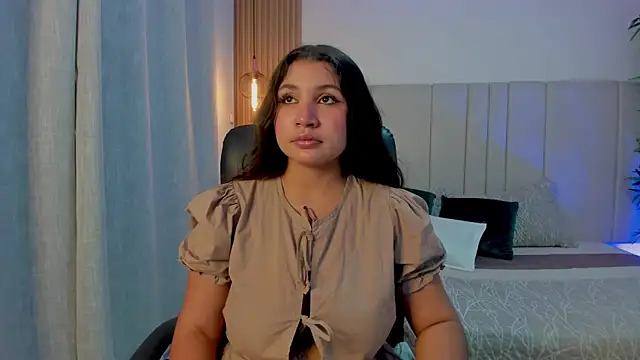 Snapshot of Victoria_Rosee chatting on 06-12-26, 01:43 Victoria Rosee online show from 06-12-26, 01:43