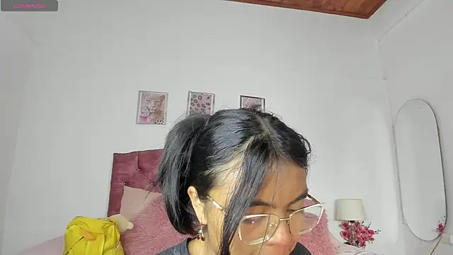 luna velveth online show from 04-21-26, 10:43