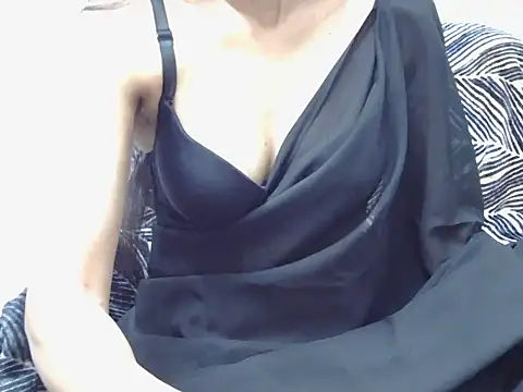 Snapshot of Qute_flora chatting on 03-15-26, 05:41 Qute flora online show from 03-15-26, 05:41