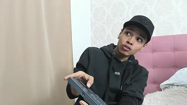 Alejandroo Montenegro online show from 02-18-26, 02:29