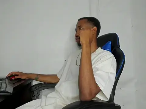 Snapshot of Kofi_exotic_2 chatting on 05-27-26, 11:57 Kofi exotic 2 online show from 05-27-26, 11:57