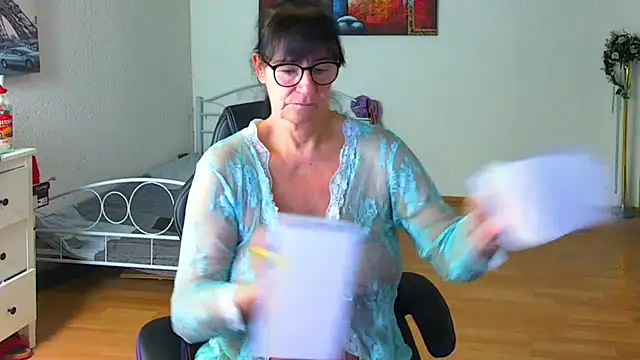 Sylly online show from 12-18-25, 07:25