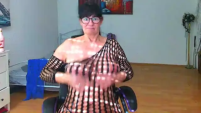 Sylly online show from 04-11-26, 08:18