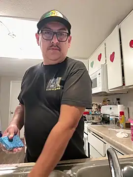 Snapshot of Skizm1986 chatting on 02-10-26, 05:50 Skizm1986 online show from 02-10-26, 05:50