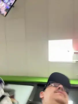 Snapshot of Skizm1986 chatting on 03-09-26, 04:27 Skizm1986 online show from 03-09-26, 04:27