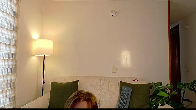 Snapshot of ivonnybonita__ chatting on 06-19-26, 04:22 ivonnybonita online show from 06-19-26, 04:22