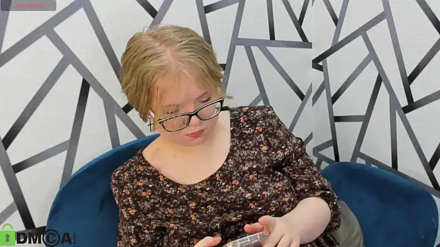 Lauraaa Smith online show from 02-13-26, 01:45