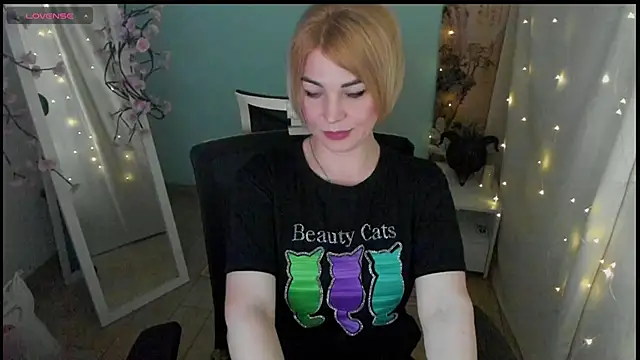 Snapshot of CuttieEmma chatting on 05-07-26, 12:54 CuttieEmma online show from 05-07-26, 12:54