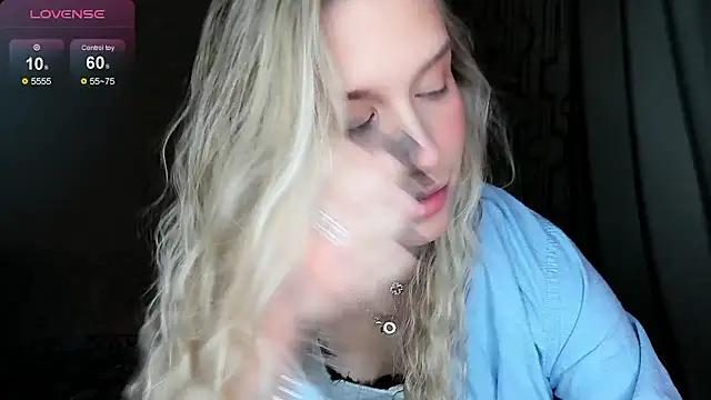 Snapshot of Elysia_kiss chatting on 02-04-26, 05:02 Elysia kiss online show from 02-04-26, 05:02