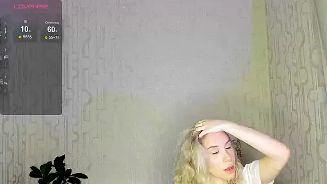 Snapshot of Elysia_kiss chatting on 02-15-26, 05:04 Elysia kiss online show from 02-15-26, 05:04