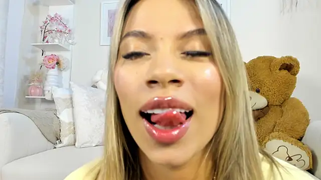 Mia Rosee1 online show from 03-07-26, 12:40