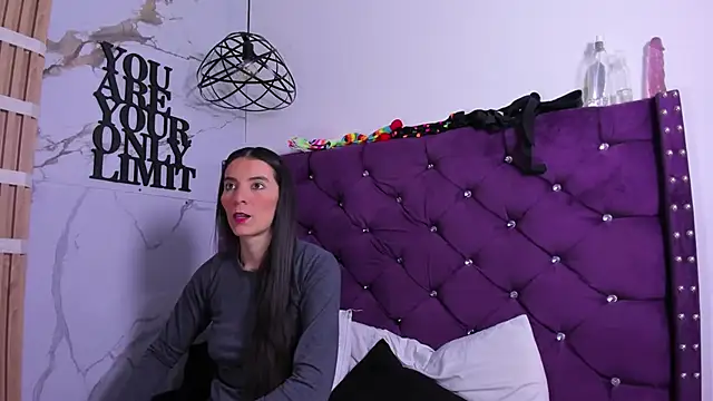 Valkiria-and-Dione online show from 03-16-26, 07:29