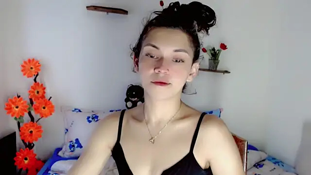 Snapshot of NathalialLooes chatting on 06-22-26, 06:05 NathalialLooes online show from 06-22-26, 06:05
