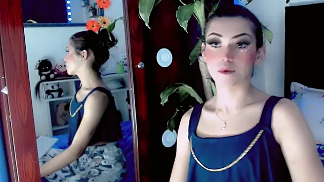 Snapshot of NathalialLooes chatting on 07-28-26, 08:52 NathalialLooes online show from 07-28-26, 08:52