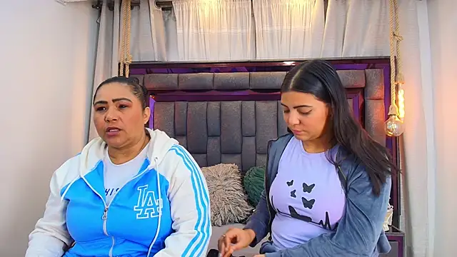 Karina Mendoza online show from 04-21-26, 12:00