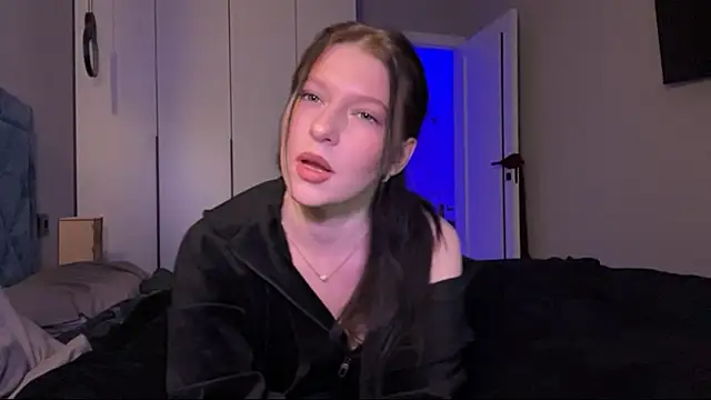 Sarahsolara online show from 03-07-26, 04:59