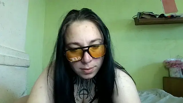 MillaSourety online show from 05-04-26, 01:07