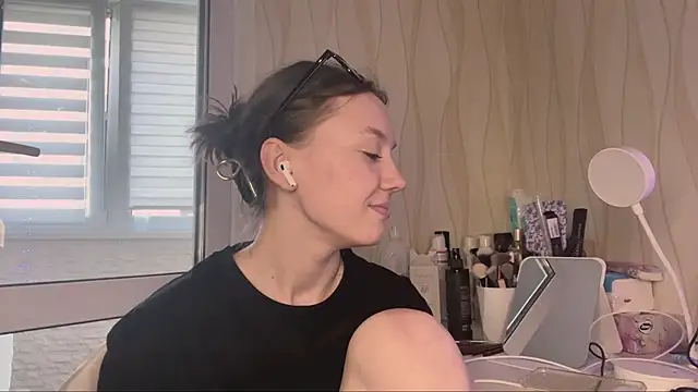 Snapshot of KimberleyBarfield chatting on 04-14-26, 03:07 KimberleyBarfield online show from 04-14-26, 03:07