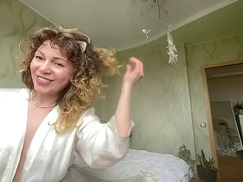 CarolineStar30 online show from 04-16-26, 09:54