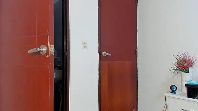 Jennifer Lee  online show from 02-04-26, 10:04