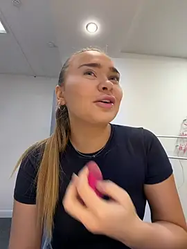 MonicaWestt online show from 04-19-26, 06:35