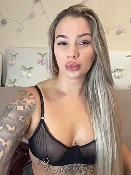 Snapshot of sexybatwomen33 chatting on 05-18-26, 06:52 sexybatwomen33 online show from 05-18-26, 06:52