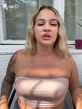 Snapshot of sexybatwomen33 chatting on 06-19-26, 01:48 sexybatwomen33 online show from 06-19-26, 01:48