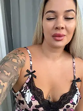 Snapshot of sexybatwomen33 chatting on 07-23-26, 05:16 sexybatwomen33 online show from 07-23-26, 05:16