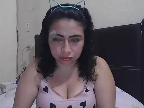 Snapshot of DalilahMx chatting on 06-05-26, 04:19 DalilahMx online show from 06-05-26, 04:19