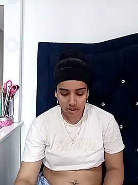 Snapshot of Diva_noir chatting on 02-15-26, 07:43 Diva noir online show from 02-15-26, 07:43