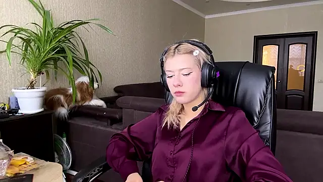 LadyFoxLove online show from 02-04-26, 10:21