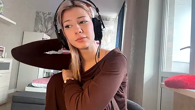 LadyFoxLove online show from 02-16-26, 11:50