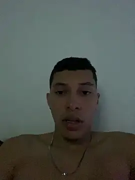 Snapshot of AlexP1090 chatting on 06-10-26, 04:01 AlexP1090 online show from 06-10-26, 04:01
