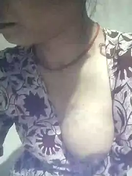 Julilodhi8695 online show from 04-16-26, 09:39