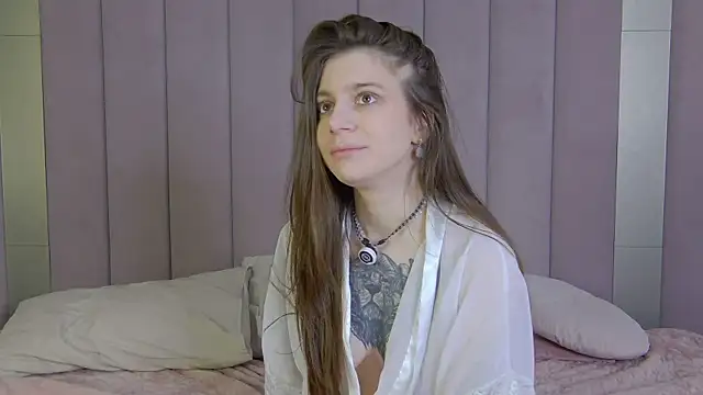 Snapshot of EileenElfie chatting on 03-06-26, 03:47 EileenElfie online show from 03-06-26, 03:47