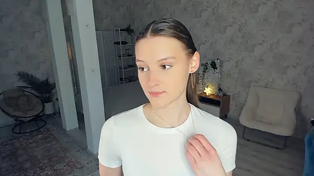 LianneBynon online show from 03-05-26, 08:32