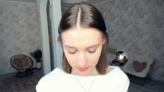 LianneBynon online show from 05-07-26, 08:42
