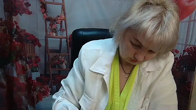 Snapshot of RenataDaster chatting on 05-15-26, 11:06 RenataDaster online show from 05-15-26, 11:06