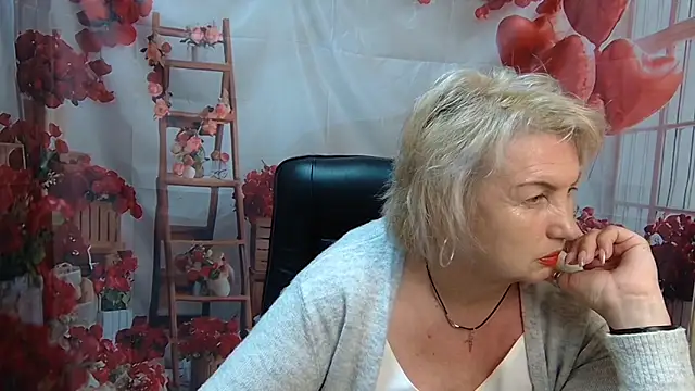 Snapshot of RenataDaster chatting on 05-19-26, 04:57 RenataDaster online show from 05-19-26, 04:57