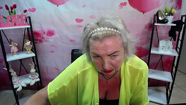 Snapshot of RenataDaster chatting on 05-23-26, 04:55 RenataDaster online show from 05-23-26, 04:55