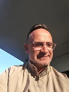 Snapshot of bobo672 chatting on 04-09-26, 06:13 bobo672 online show from 04-09-26, 06:13