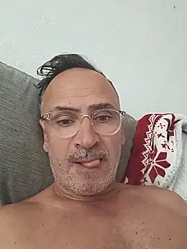 Snapshot of bobo672 chatting on 05-19-26, 06:20 bobo672 online show from 05-19-26, 06:20