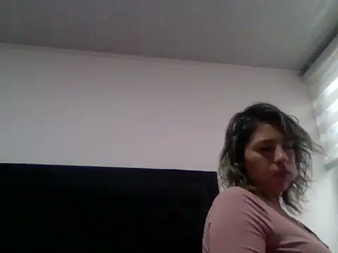Snapshot of Ambar_Cortes chatting on 03-04-26, 06:14 Ambar Cortes online show from 03-04-26, 06:14