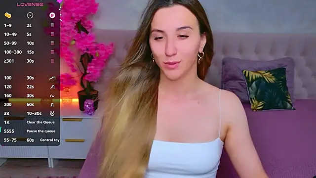 JasminUqueen online show from 06-17-26, 01:08