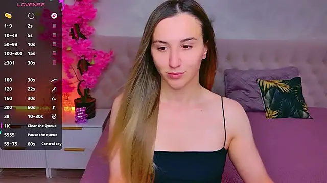 JasminUqueen online show from 06-18-26, 01:17