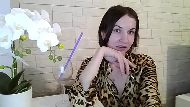 JuliaLovely online show from 06-05-26, 06:35
