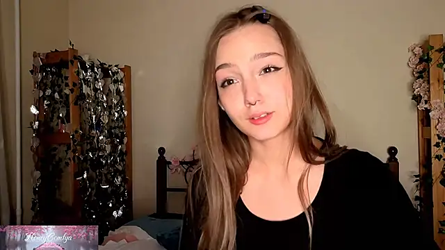 Snapshot of HoneyComfy chatting on 05-11-26, 04:04 HoneyComfy online show from 05-11-26, 04:04