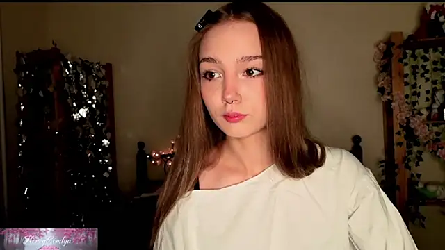 Snapshot of HoneyComfy chatting on 05-23-26, 01:26 HoneyComfy online show from 05-23-26, 01:26