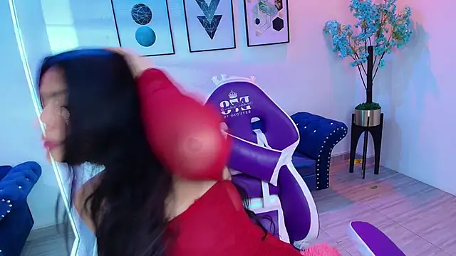 Maddie T18 online show from 04-18-26, 12:09